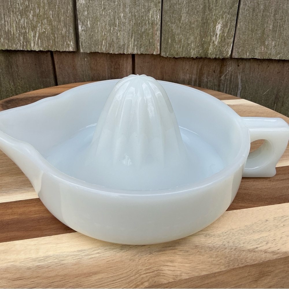 Vintage Sunkist Milk Glass Reamer - Juicer - Picture 10 of 11